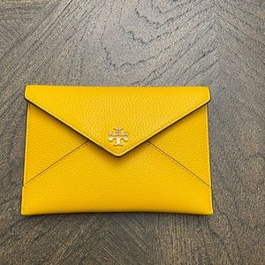 💕Make an offer💕 Tory Burch envelope clutch.